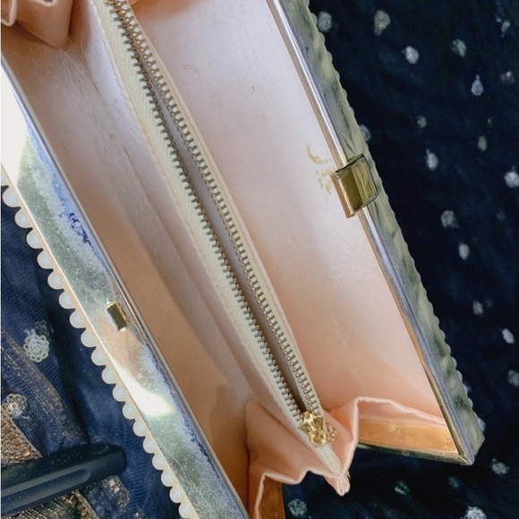 Pearl Cream Plush Evening Clutch Purse - Picture 3 of 4